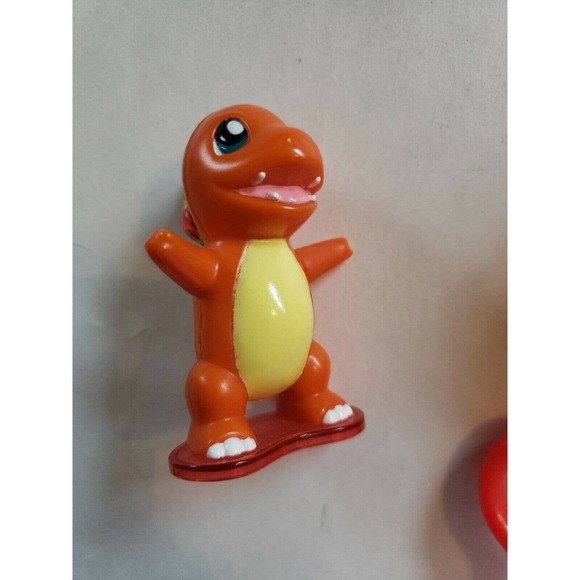 Pokémon Poké Ball Keychain w/ Charmander Inside – Vintage‑Style Figure - Picture 4 of 6